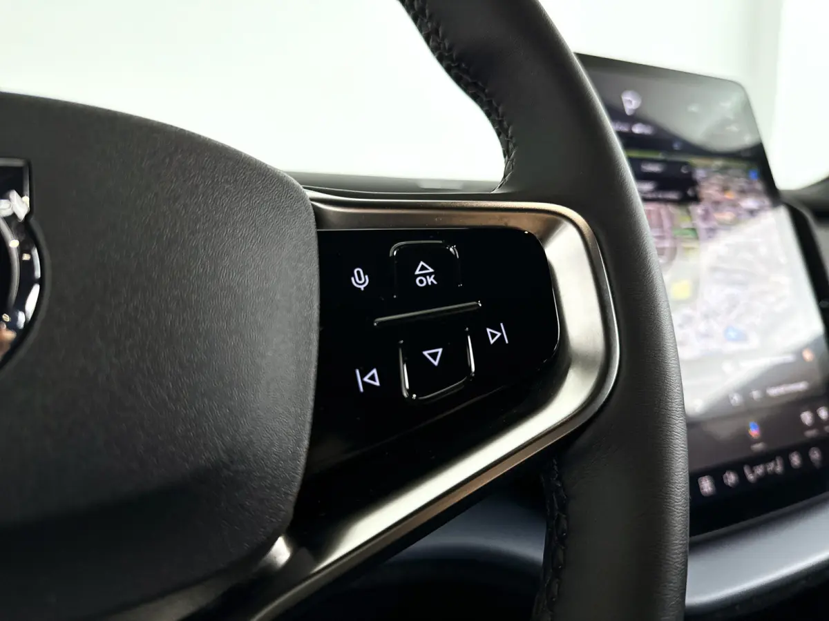 Single Motor Extended Range Plus 69 kWh | Parkeercamera | Harman Kardon | Stoel- en stuurverwarming | Elektrische stoelen
