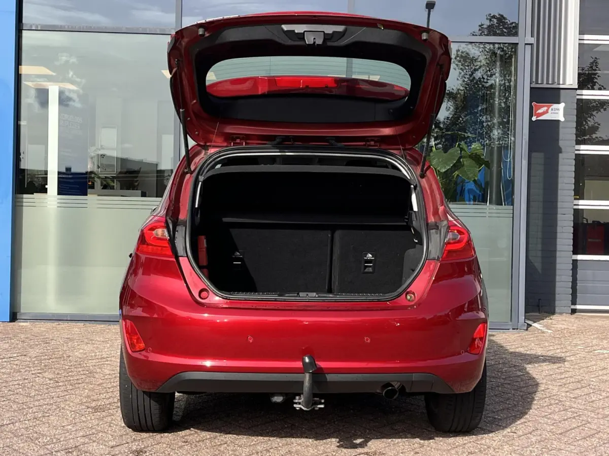 1.0 EcoBoost Titanium 100pk Trekhaak Adaptieve Cruise Camera Verwarmde Voorruit Navi B&O Parkeersensoren Climate 16'' Velgen *Leuk*