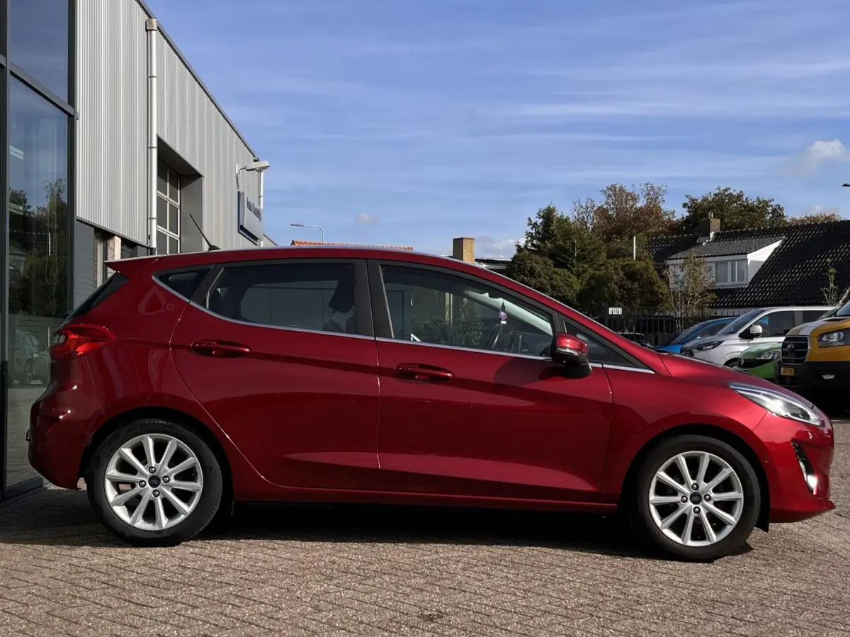 1.0 EcoBoost Titanium 100pk Trekhaak Adaptieve Cruise Camera Verwarmde Voorruit Navi B&O Parkeersensoren Climate 16'' Velgen *Leuk*