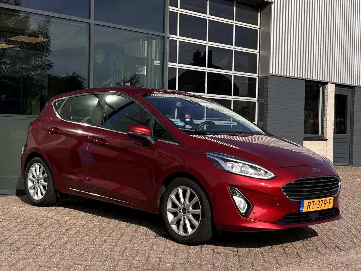 1.0 EcoBoost Titanium 100pk Trekhaak Adaptieve Cruise Camera Verwarmde Voorruit Navi B&O Parkeersensoren Climate 16'' Velgen *Leuk*