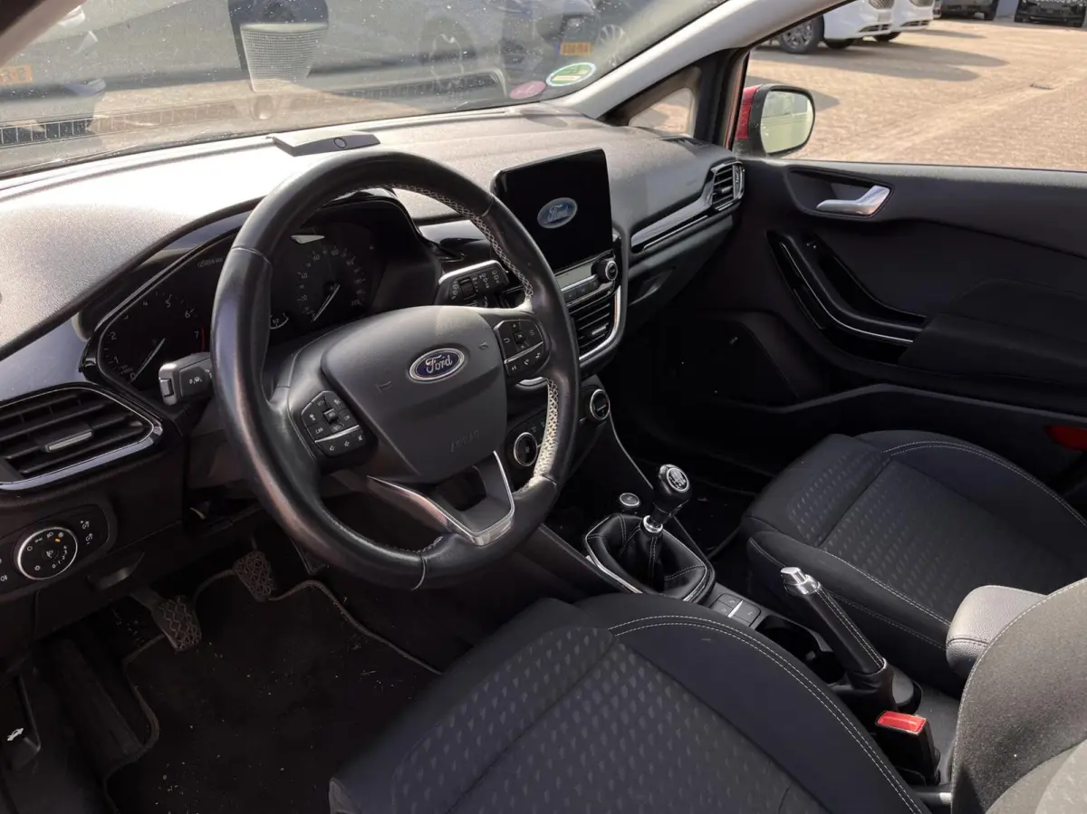 1.0 EcoBoost Titanium 100pk Trekhaak Adaptieve Cruise Camera Verwarmde Voorruit Navi B&O Parkeersensoren Climate 16'' Velgen *Leuk*