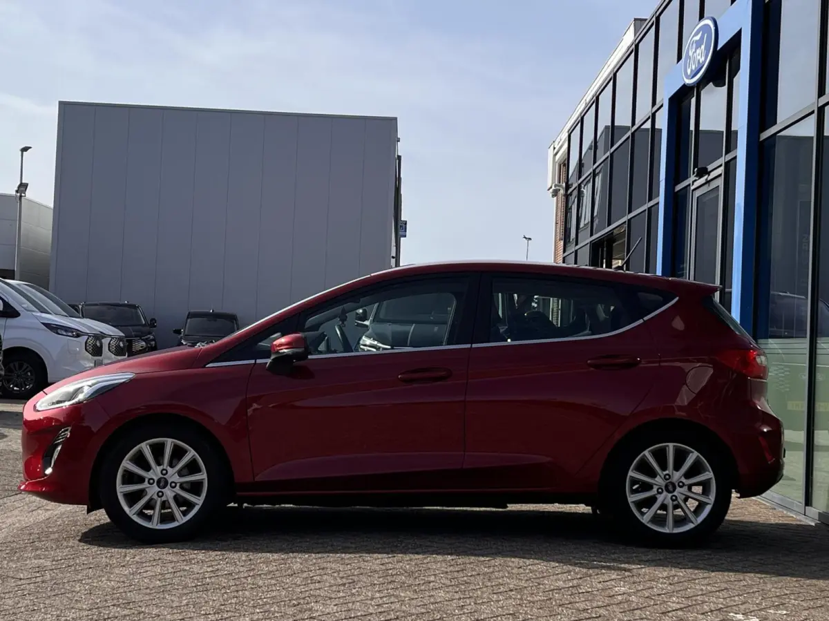 1.0 EcoBoost Titanium 100pk Trekhaak Adaptieve Cruise Camera Verwarmde Voorruit Navi B&O Parkeersensoren Climate 16'' Velgen *Leuk*