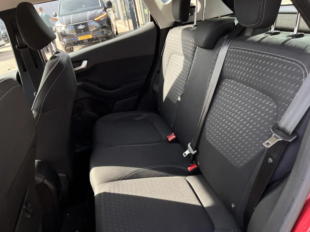 1.0 EcoBoost Titanium 100pk Trekhaak Adaptieve Cruise Camera Verwarmde Voorruit Navi B&O Parkeersensoren Climate 16'' Velgen *Leuk*