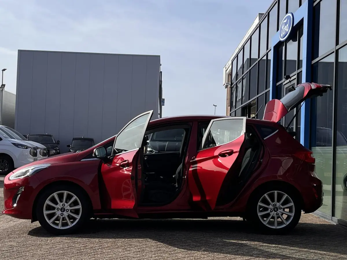 1.0 EcoBoost Titanium 100pk Trekhaak Adaptieve Cruise Camera Verwarmde Voorruit Navi B&O Parkeersensoren Climate 16'' Velgen *Leuk*