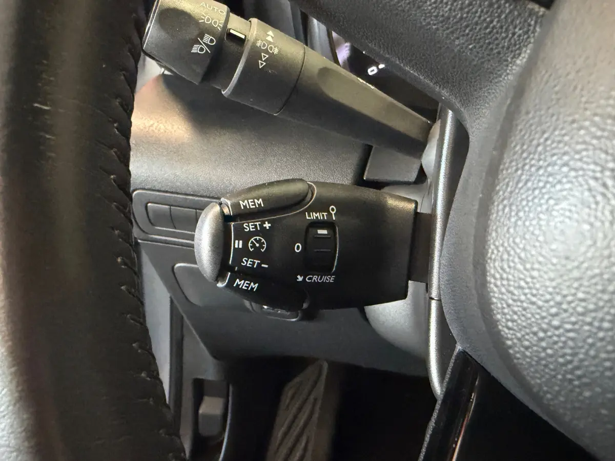 1.2 PureTech Feel| NAVIGATIE/CAMERA| CRUISE| ECC AIRCO|