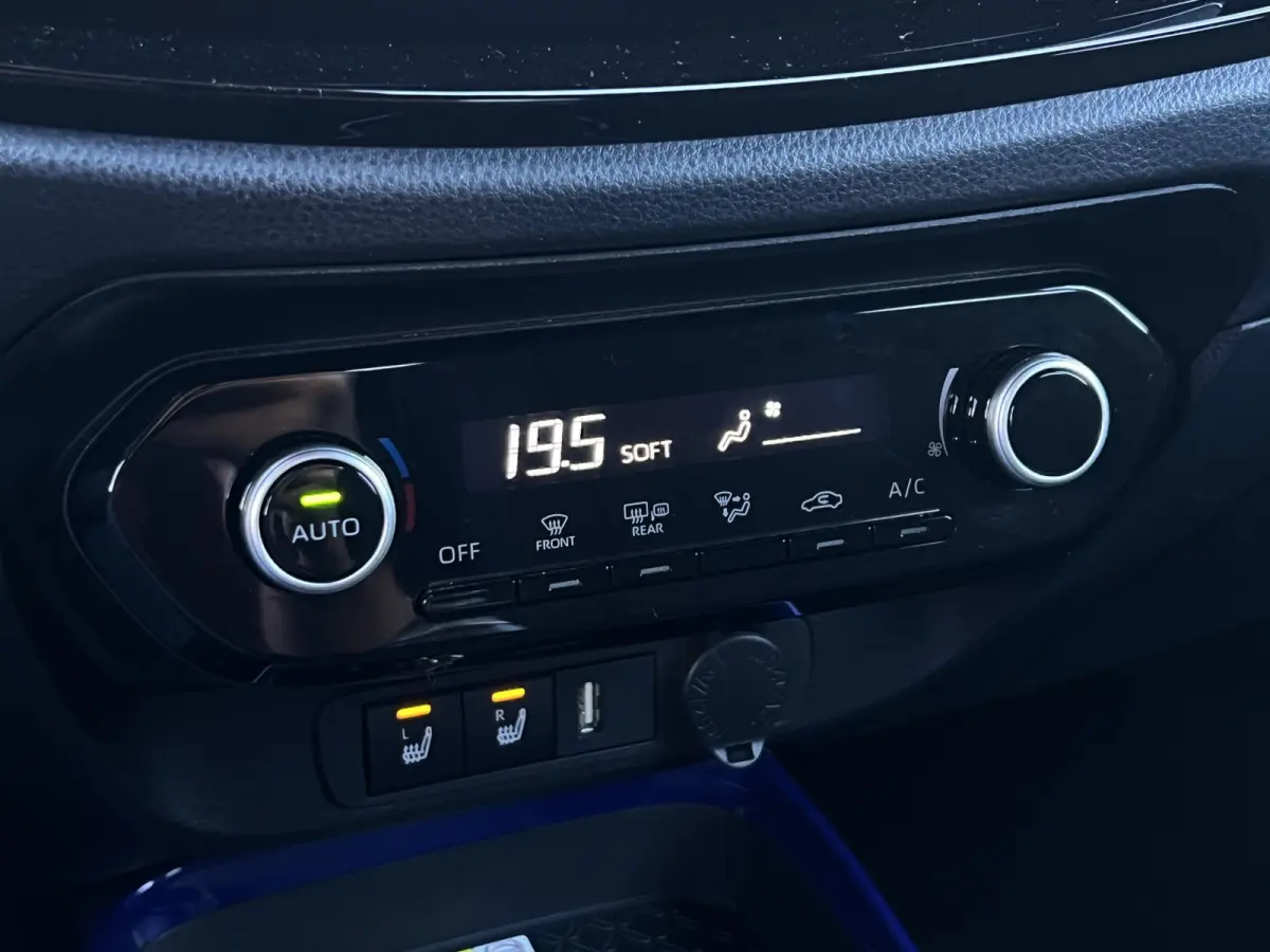 1.0 VVT-i MT Pulse | Navi | PDC | Camera | DAB | Stoelverwarming