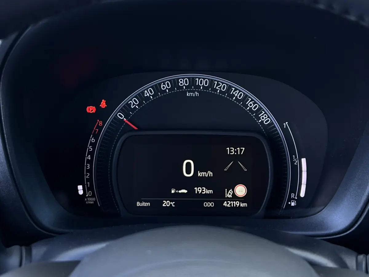 1.0 VVT-i MT Pulse | Navi | PDC | Camera | DAB | Stoelverwarming
