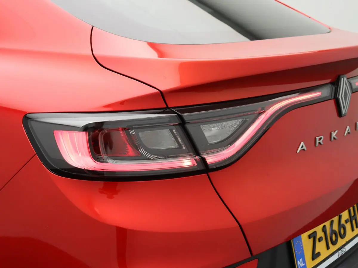 E-Tech full hybrid 145pk techno | 1e Eigenaar | ABD Dealeronderhouden | Trekhaak | Achteruitrijcamera | Pack look | Apple Carplay/Android Auto |