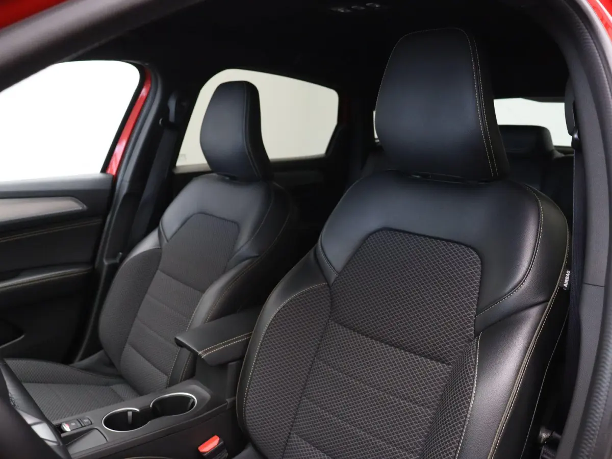 E-Tech full hybrid 145pk techno | 1e Eigenaar | ABD Dealeronderhouden | Trekhaak | Achteruitrijcamera | Pack look | Apple Carplay/Android Auto |