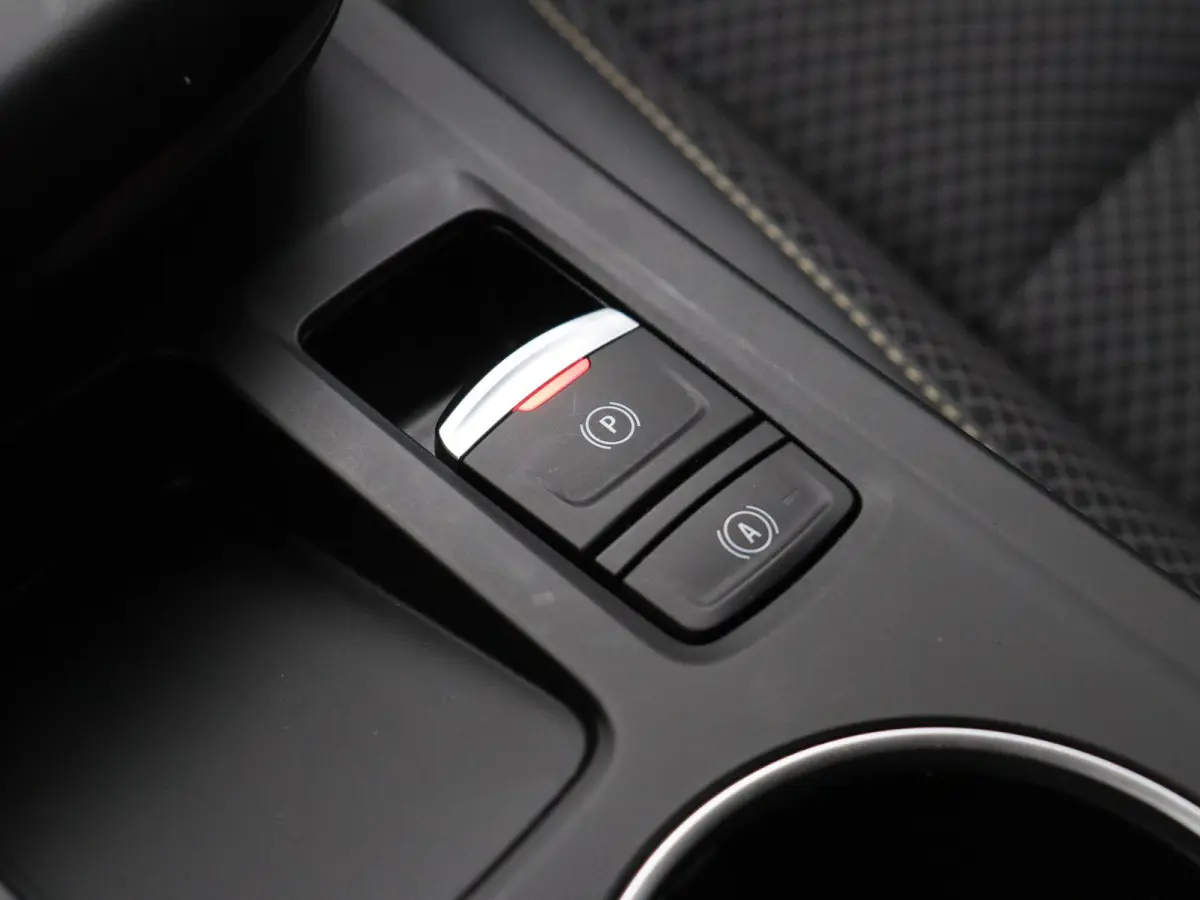 E-Tech full hybrid 145pk techno | 1e Eigenaar | ABD Dealeronderhouden | Trekhaak | Achteruitrijcamera | Pack look | Apple Carplay/Android Auto |