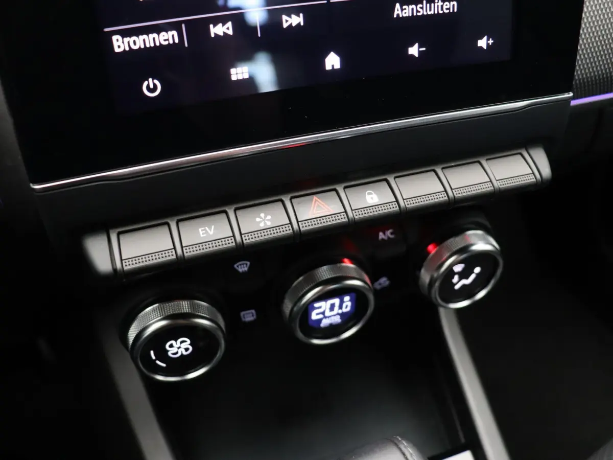 E-Tech full hybrid 145pk techno | 1e Eigenaar | ABD Dealeronderhouden | Trekhaak | Achteruitrijcamera | Pack look | Apple Carplay/Android Auto |