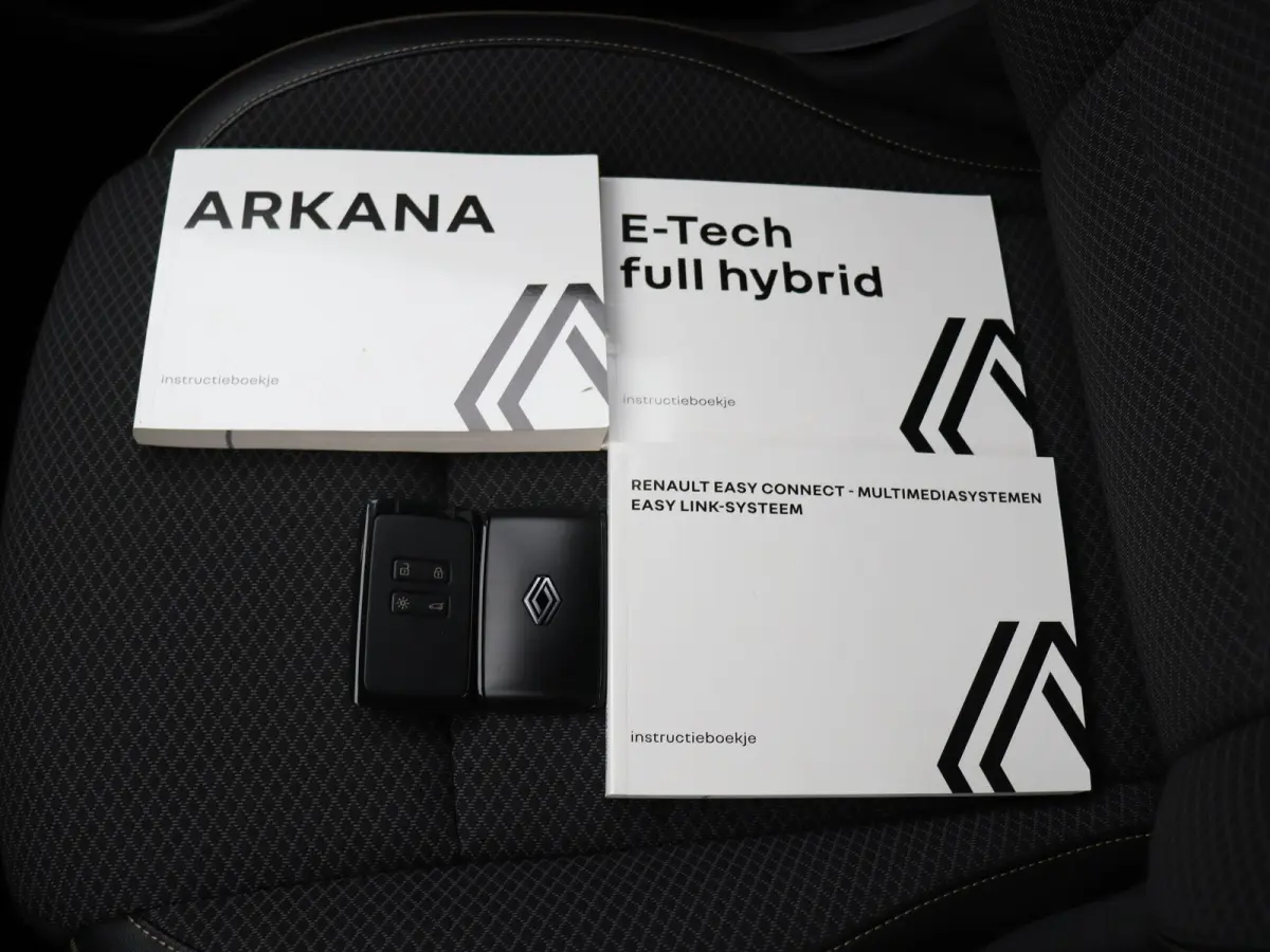 E-Tech full hybrid 145pk techno | 1e Eigenaar | ABD Dealeronderhouden | Trekhaak | Achteruitrijcamera | Pack look | Apple Carplay/Android Auto |