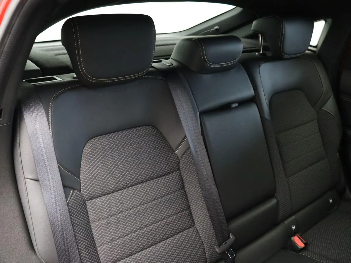 E-Tech full hybrid 145pk techno | 1e Eigenaar | ABD Dealeronderhouden | Trekhaak | Achteruitrijcamera | Pack look | Apple Carplay/Android Auto |