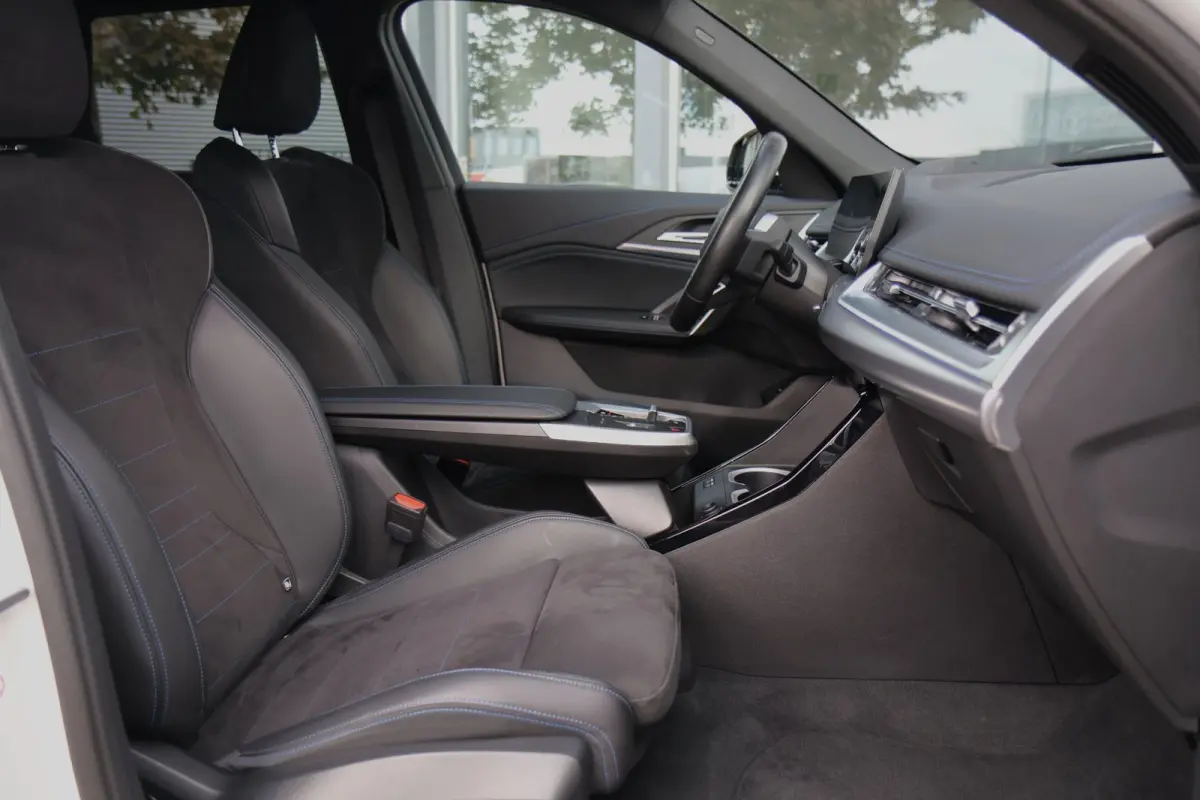 EDRIVE20 BMW IX1 EDRIVE20 M sport elekt stoelen 360 camera acc