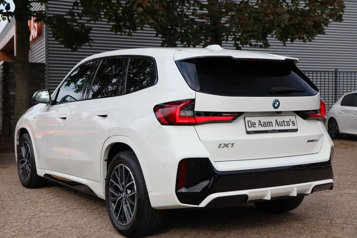 EDRIVE20 BMW IX1 EDRIVE20 M sport elekt stoelen 360 camera acc