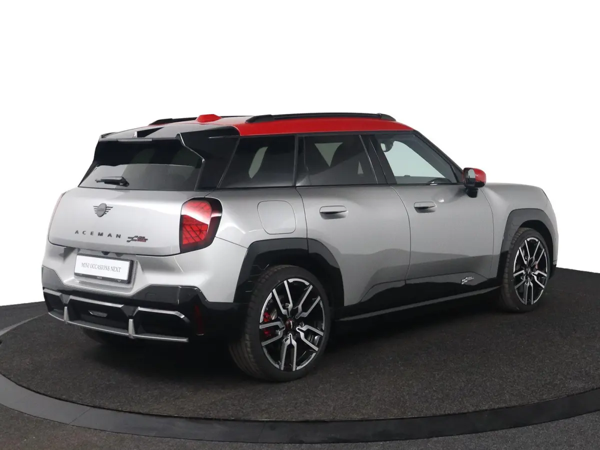 E JCW | SOH 100% | JCW Uitvoering | Pakket M | Stuurwielrandverwarming | Panoramadak | Head-Up Display | Harman Kardon
