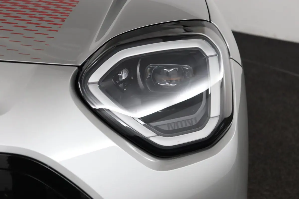 E JCW | SOH 100% | JCW Uitvoering | Pakket M | Stuurwielrandverwarming | Panoramadak | Head-Up Display | Harman Kardon
