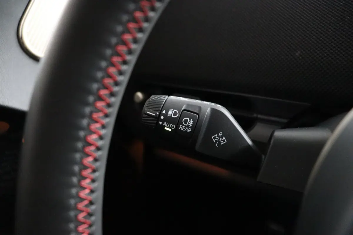 E JCW | SOH 100% | JCW Uitvoering | Pakket M | Stuurwielrandverwarming | Panoramadak | Head-Up Display | Harman Kardon