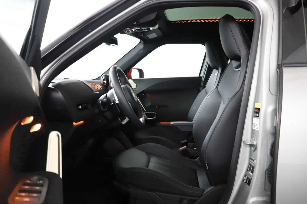 E JCW | SOH 100% | JCW Uitvoering | Pakket M | Stuurwielrandverwarming | Panoramadak | Head-Up Display | Harman Kardon