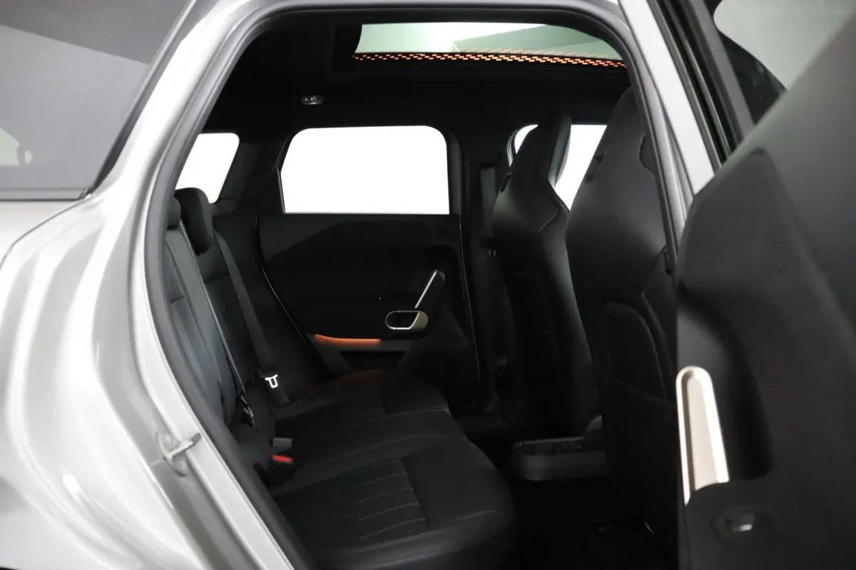 E JCW | SOH 100% | JCW Uitvoering | Pakket M | Stuurwielrandverwarming | Panoramadak | Head-Up Display | Harman Kardon