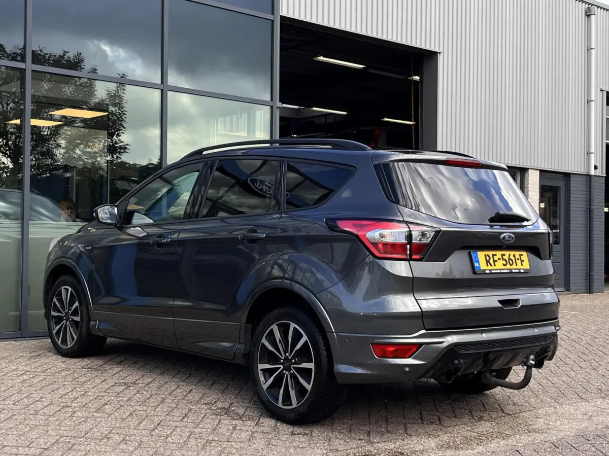1.5 EcoBoost ST Line 120PK DISTRIBUTIERIEM IS VERVANGEN!!! Afn. Trekhaak Camera Cruise Navi Carplay Stoel/Voorruit Verwarming Elek. Achterklep 1800kg Trekgewicht *Dealer Onderhouden*