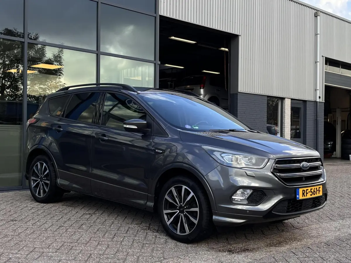 1.5 EcoBoost ST Line 120PK DISTRIBUTIERIEM IS VERVANGEN!!! Afn. Trekhaak Camera Cruise Navi Carplay Stoel/Voorruit Verwarming Elek. Achterklep 1800kg Trekgewicht *Dealer Onderhouden*
