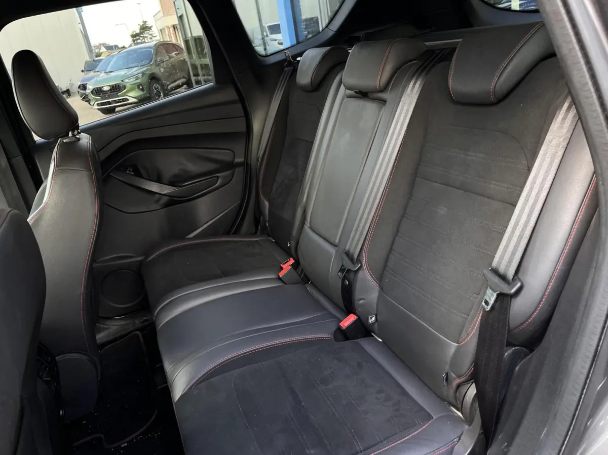 1.5 EcoBoost ST Line 120PK DISTRIBUTIERIEM IS VERVANGEN!!! Afn. Trekhaak Camera Cruise Navi Carplay Stoel/Voorruit Verwarming Elek. Achterklep 1800kg Trekgewicht *Dealer Onderhouden*
