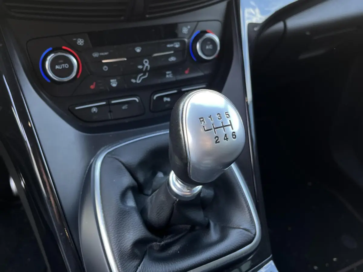 1.5 EcoBoost ST Line 120PK DISTRIBUTIERIEM IS VERVANGEN!!! Afn. Trekhaak Camera Cruise Navi Carplay Stoel/Voorruit Verwarming Elek. Achterklep 1800kg Trekgewicht *Dealer Onderhouden*