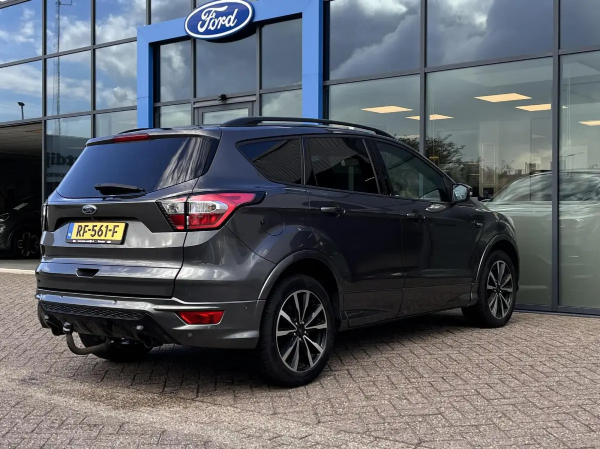 1.5 EcoBoost ST Line 120PK DISTRIBUTIERIEM IS VERVANGEN!!! Afn. Trekhaak Camera Cruise Navi Carplay Stoel/Voorruit Verwarming Elek. Achterklep 1800kg Trekgewicht *Dealer Onderhouden*
