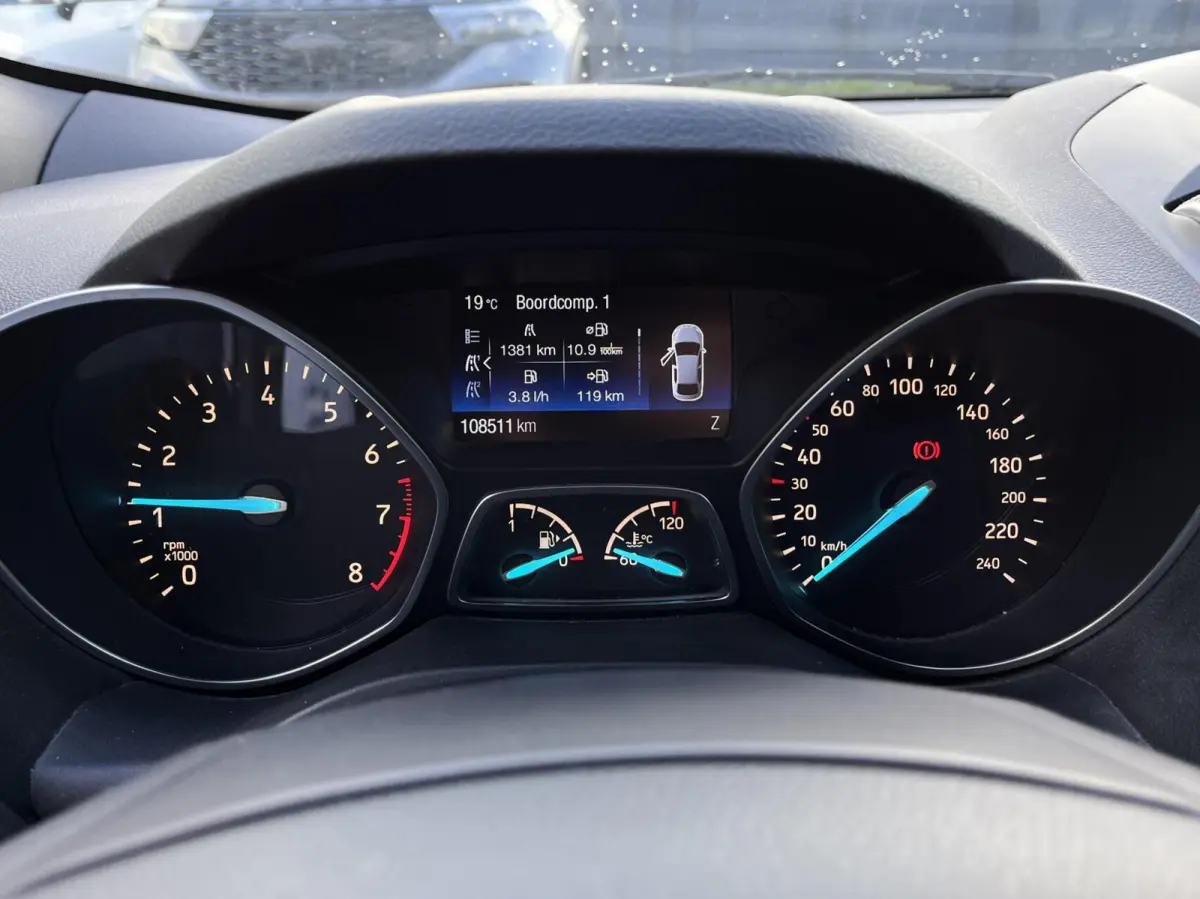 1.5 EcoBoost ST Line 120PK DISTRIBUTIERIEM IS VERVANGEN!!! Afn. Trekhaak Camera Cruise Navi Carplay Stoel/Voorruit Verwarming Elek. Achterklep 1800kg Trekgewicht *Dealer Onderhouden*