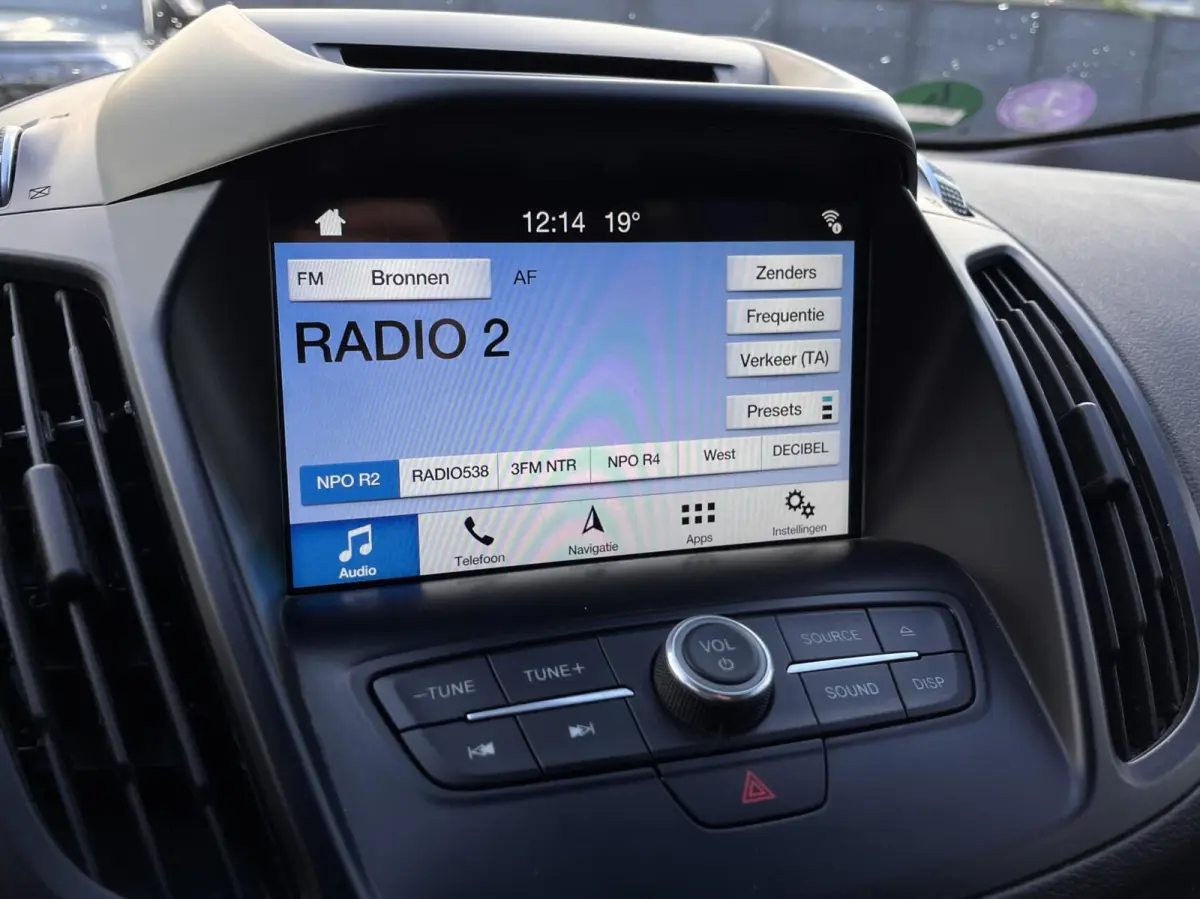 1.5 EcoBoost ST Line 120PK DISTRIBUTIERIEM IS VERVANGEN!!! Afn. Trekhaak Camera Cruise Navi Carplay Stoel/Voorruit Verwarming Elek. Achterklep 1800kg Trekgewicht *Dealer Onderhouden*