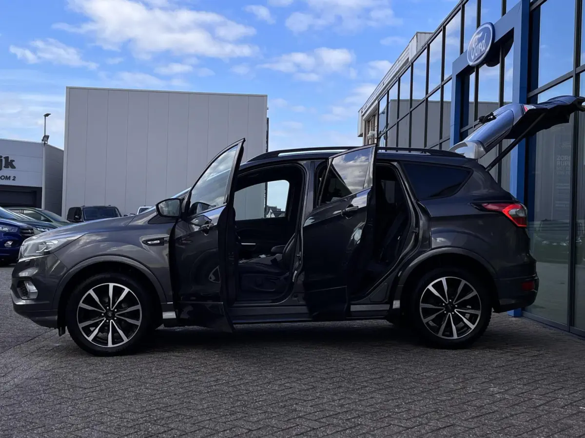 1.5 EcoBoost ST Line 120PK DISTRIBUTIERIEM IS VERVANGEN!!! Afn. Trekhaak Camera Cruise Navi Carplay Stoel/Voorruit Verwarming Elek. Achterklep 1800kg Trekgewicht *Dealer Onderhouden*