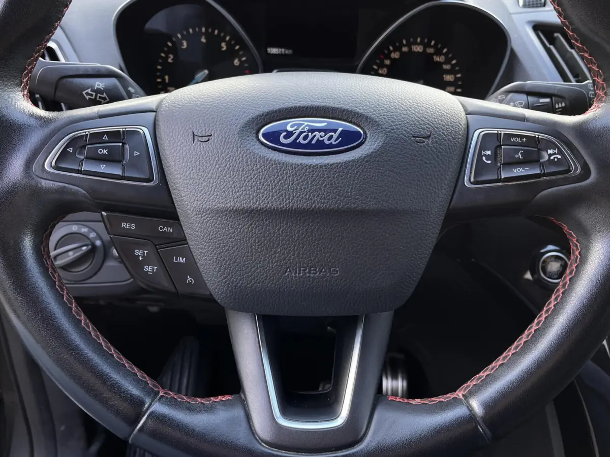 1.5 EcoBoost ST Line 120PK DISTRIBUTIERIEM IS VERVANGEN!!! Afn. Trekhaak Camera Cruise Navi Carplay Stoel/Voorruit Verwarming Elek. Achterklep 1800kg Trekgewicht *Dealer Onderhouden*