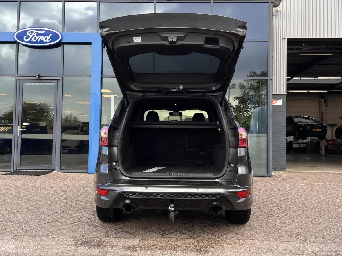 1.5 EcoBoost ST Line 120PK DISTRIBUTIERIEM IS VERVANGEN!!! Afn. Trekhaak Camera Cruise Navi Carplay Stoel/Voorruit Verwarming Elek. Achterklep 1800kg Trekgewicht *Dealer Onderhouden*
