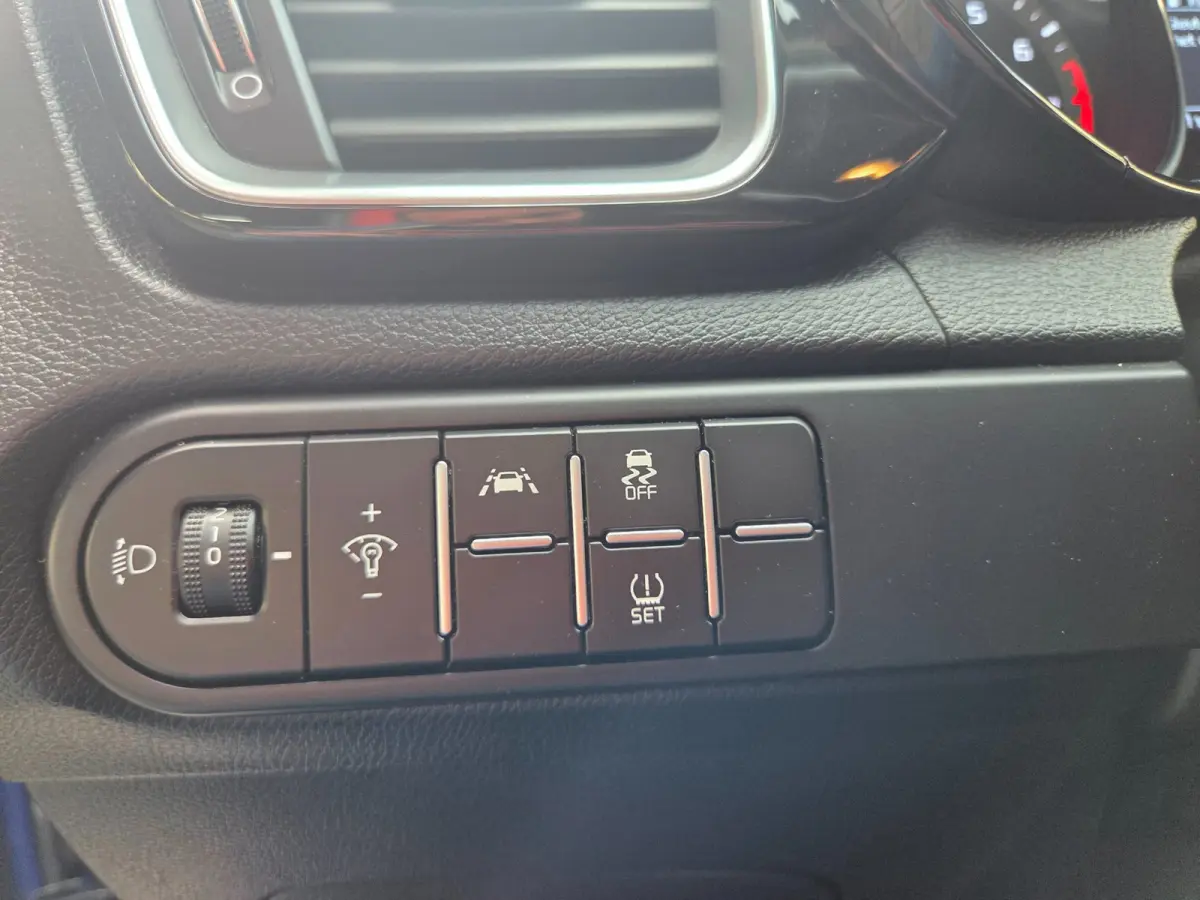 1.0 T-GDi DynamicPlusLine Parkeersensoren a./ Navigatie/ Camera/ Trekhaak/ Stoelverwarming/ Rijklaarprijs!
