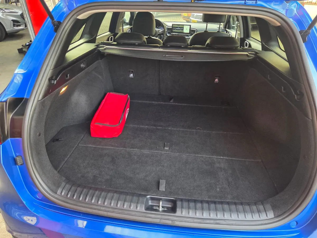 1.0 T-GDi DynamicPlusLine Parkeersensoren a./ Navigatie/ Camera/ Trekhaak/ Stoelverwarming/ Rijklaarprijs!
