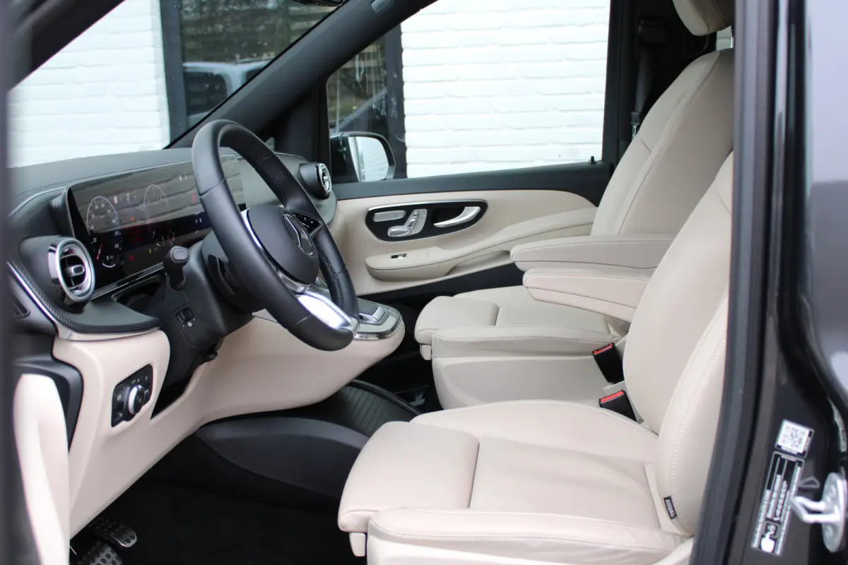 300d / AMG / DC / Exclusive / 4-Matic / Luchtv / Elec Stoel / Burmester / Vol Opties / NIEUWSTAAT