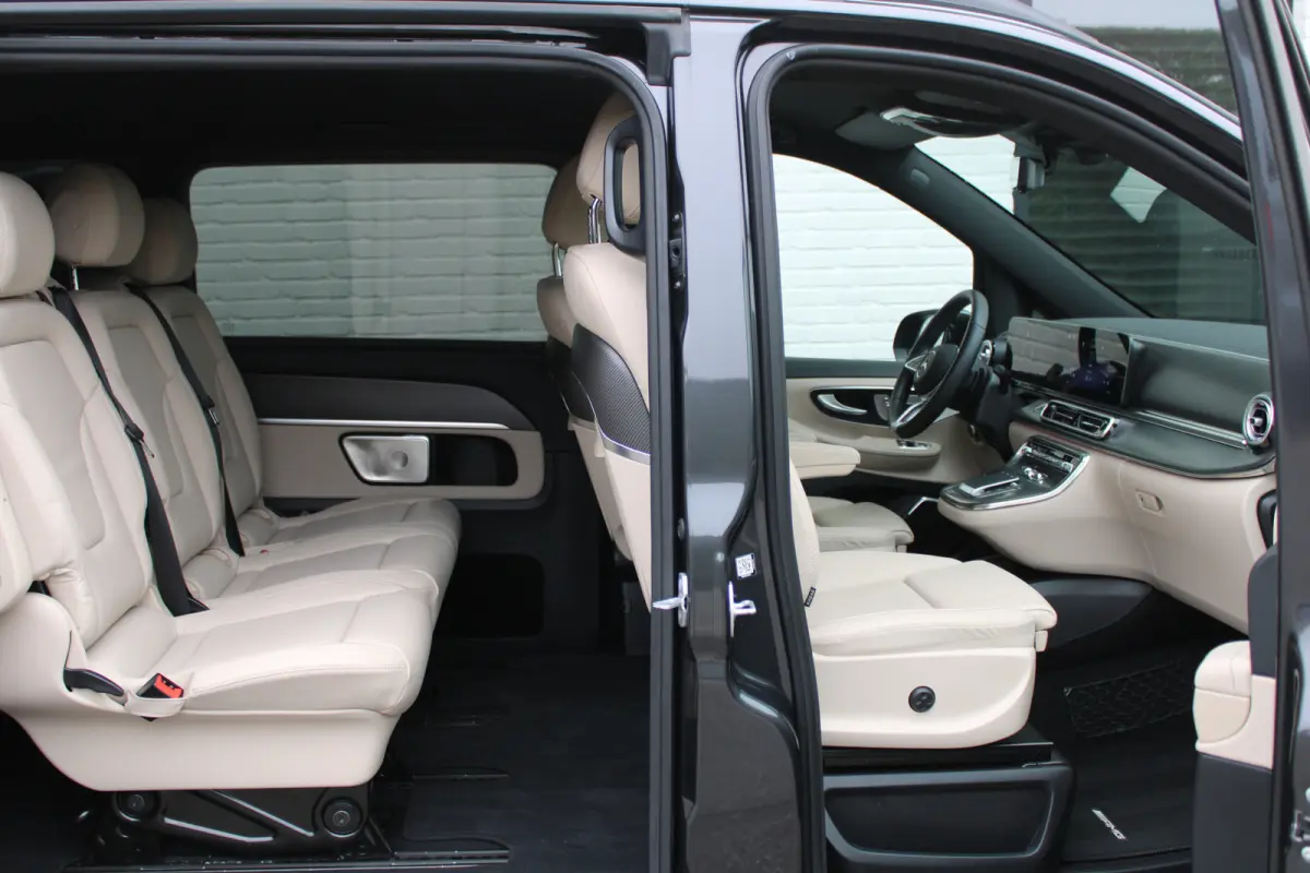 300d / AMG / DC / Exclusive / 4-Matic / Luchtv / Elec Stoel / Burmester / Vol Opties / NIEUWSTAAT