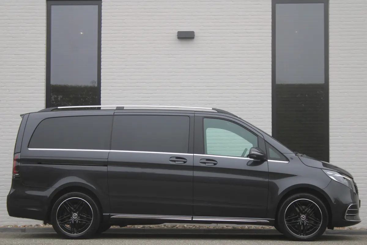 300d / AMG / DC / Exclusive / 4-Matic / Luchtv / Elec Stoel / Burmester / Vol Opties / NIEUWSTAAT