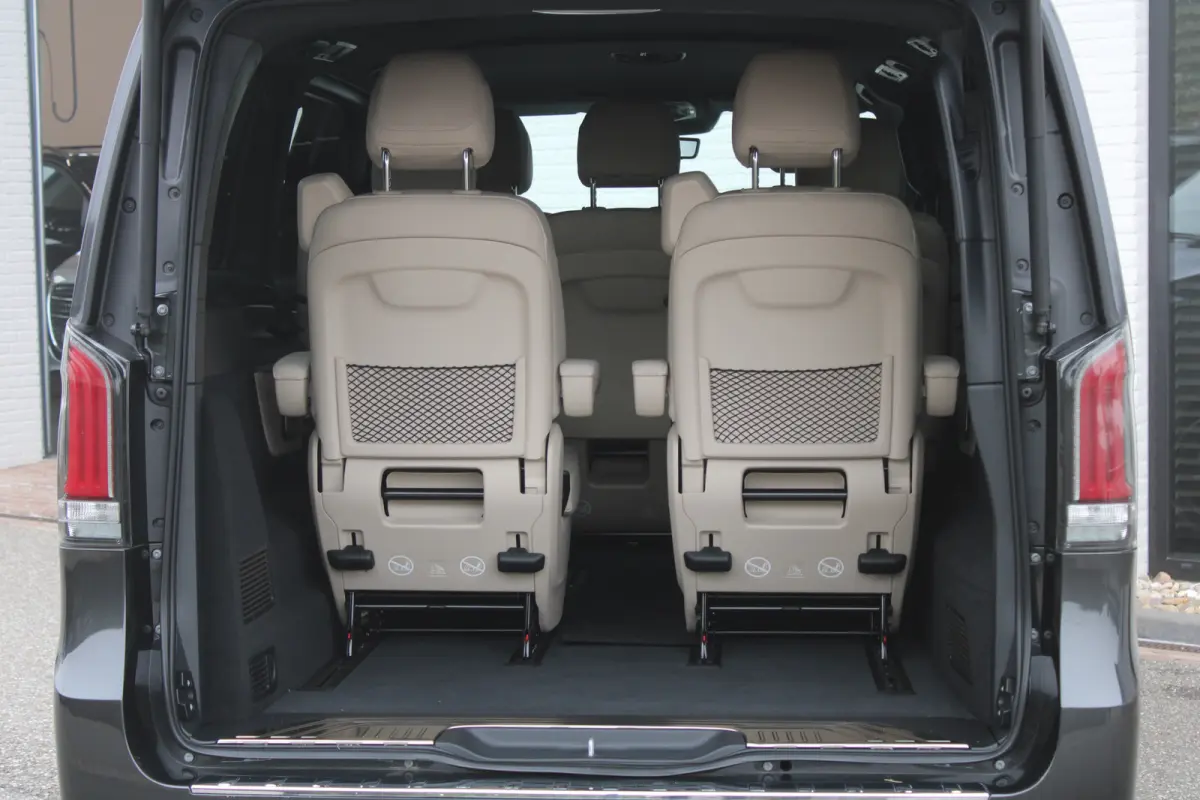 300d / AMG / DC / Exclusive / 4-Matic / Luchtv / Elec Stoel / Burmester / Vol Opties / NIEUWSTAAT