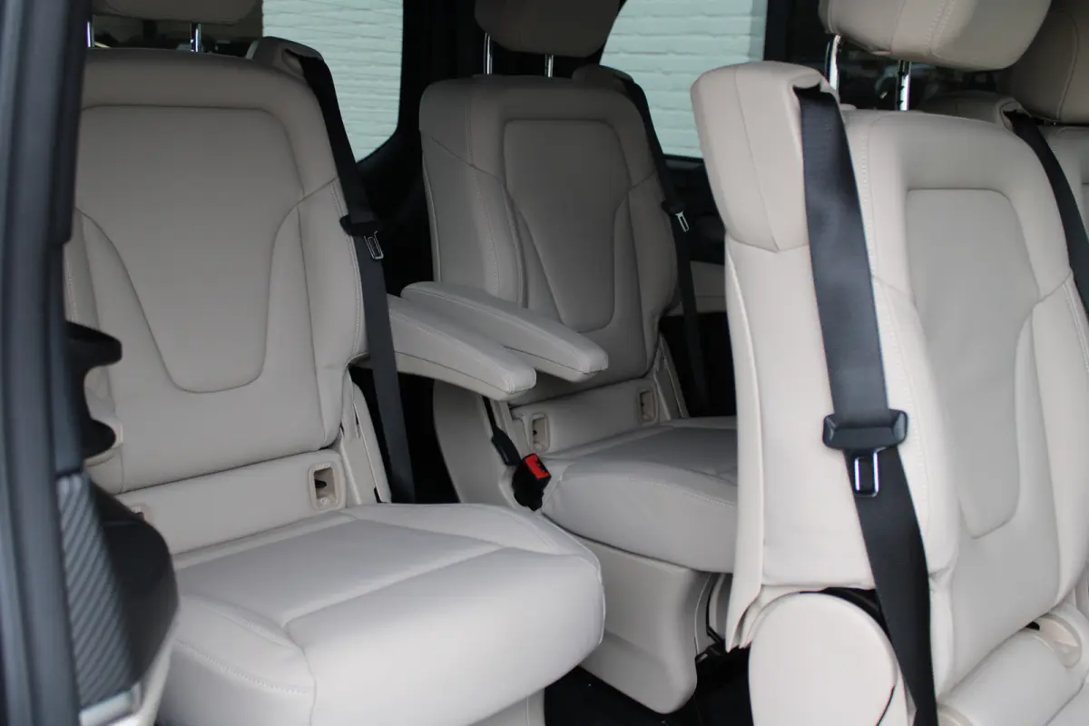 300d / AMG / DC / Exclusive / 4-Matic / Luchtv / Elec Stoel / Burmester / Vol Opties / NIEUWSTAAT