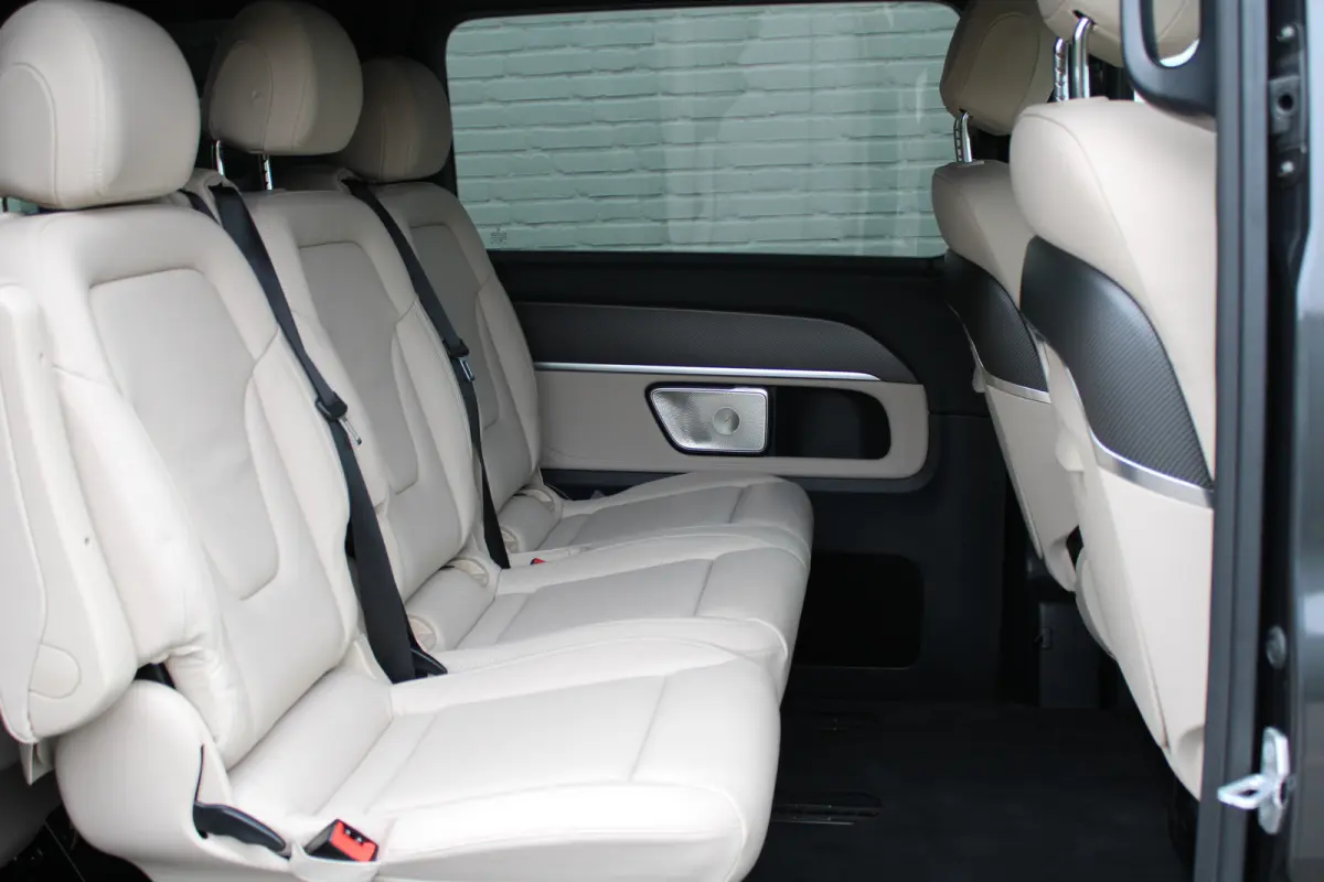 300d / AMG / DC / Exclusive / 4-Matic / Luchtv / Elec Stoel / Burmester / Vol Opties / NIEUWSTAAT