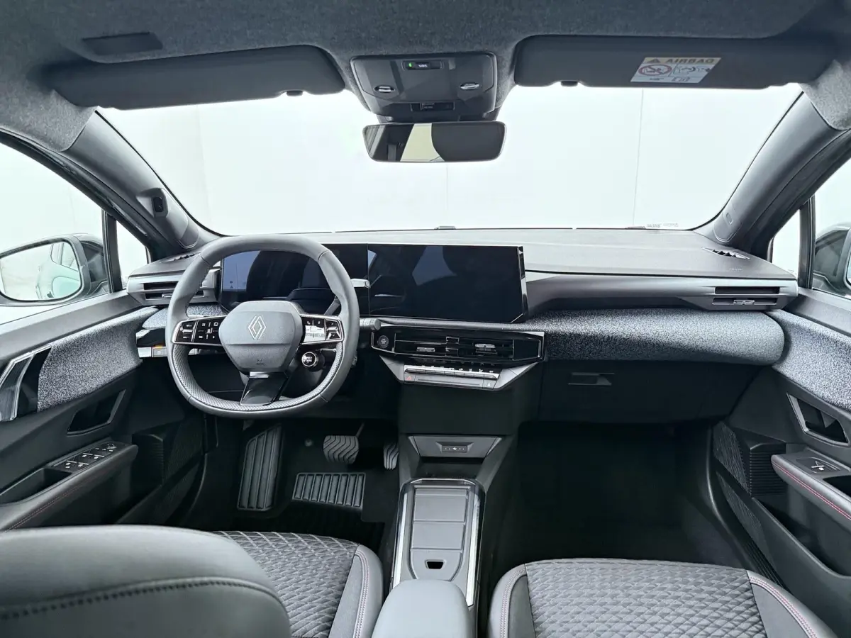 techno full hybrid E-Tech 160 pk | pack winter, safety & parking | lichtmetalen wielen 18""rythmic" | verlenging connected services openR link met vijf jaar |