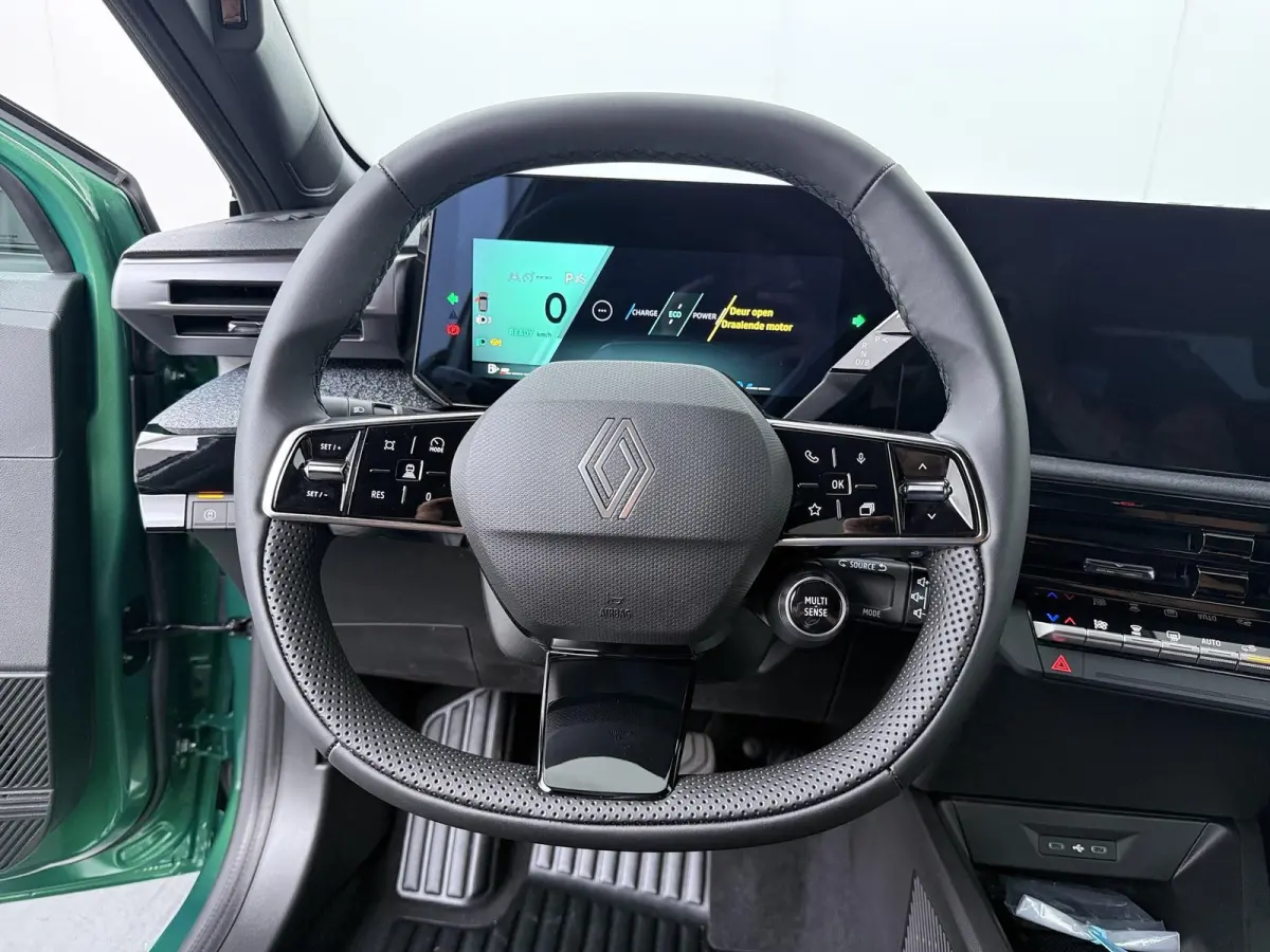 techno full hybrid E-Tech 160 pk | pack winter, safety & parking | lichtmetalen wielen 18""rythmic" | verlenging connected services openR link met vijf jaar |