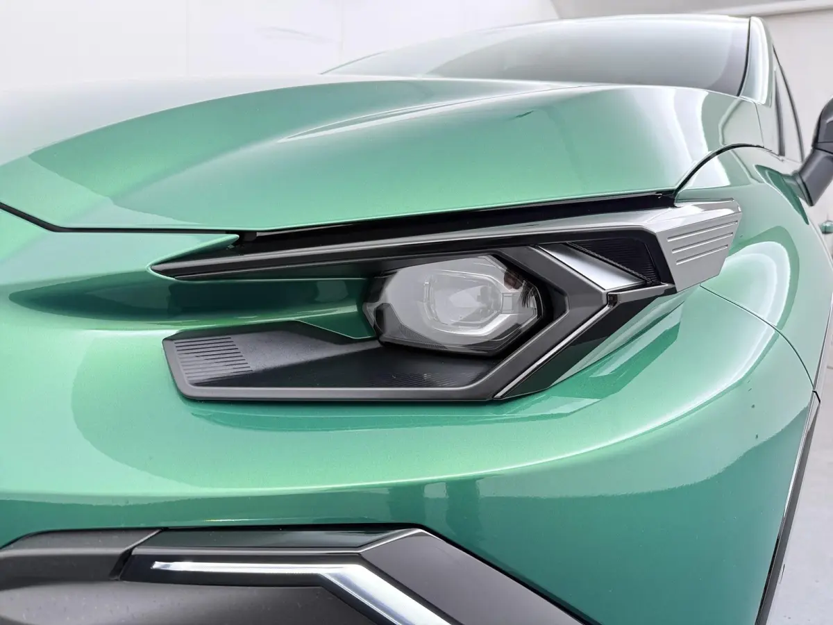 techno full hybrid E-Tech 160 pk | pack winter, safety & parking | lichtmetalen wielen 18""rythmic" | verlenging connected services openR link met vijf jaar |