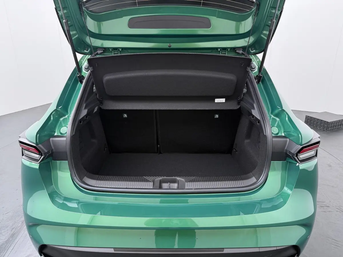 techno full hybrid E-Tech 160 pk | pack winter, safety & parking | lichtmetalen wielen 18""rythmic" | verlenging connected services openR link met vijf jaar |