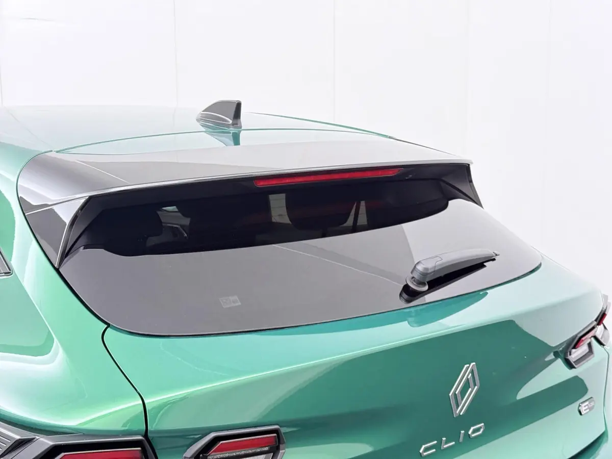 techno full hybrid E-Tech 160 pk | pack winter, safety & parking | lichtmetalen wielen 18""rythmic" | verlenging connected services openR link met vijf jaar |