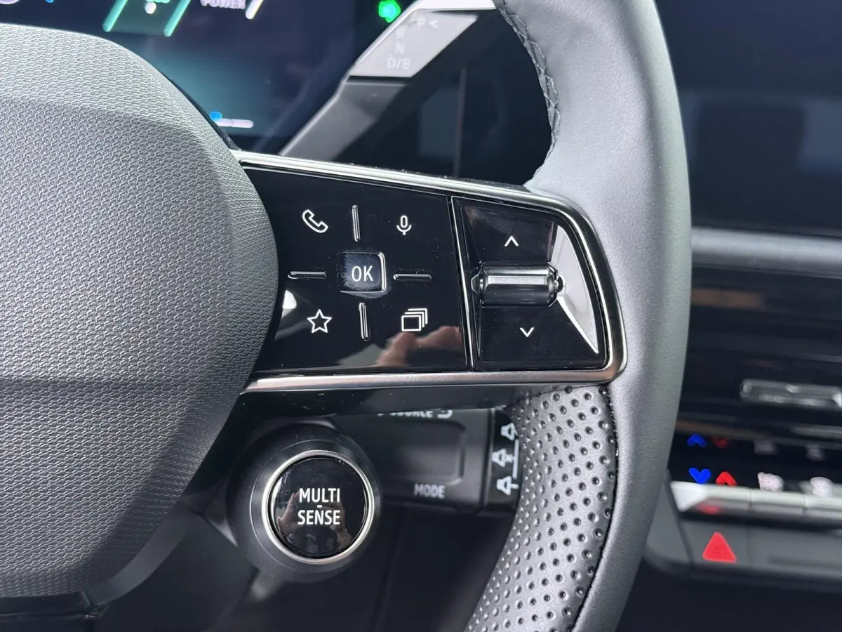 techno full hybrid E-Tech 160 pk | pack winter, safety & parking | lichtmetalen wielen 18""rythmic" | verlenging connected services openR link met vijf jaar |