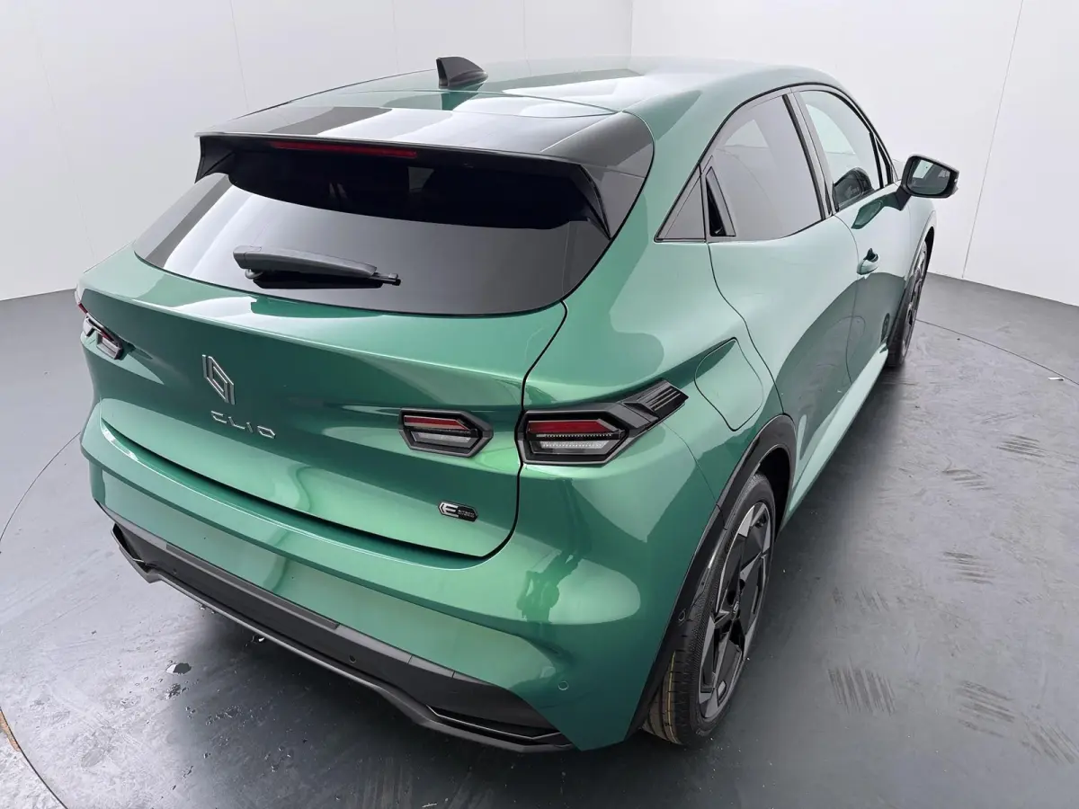 techno full hybrid E-Tech 160 pk | pack winter, safety & parking | lichtmetalen wielen 18""rythmic" | verlenging connected services openR link met vijf jaar |