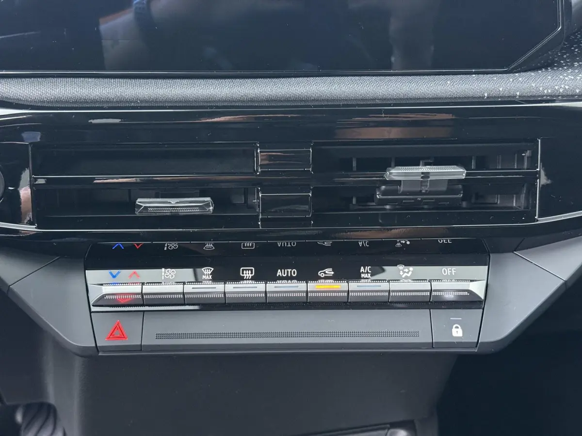 techno full hybrid E-Tech 160 pk | pack winter, safety & parking | lichtmetalen wielen 18""rythmic" | verlenging connected services openR link met vijf jaar |